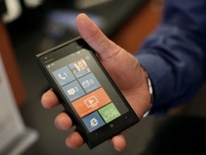 Nokia bắt đầu hoàn tiền cho người dùng Lumia 900