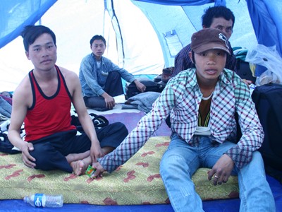 Những lao động Việt Nam tá túc tại biên giới Tunisia