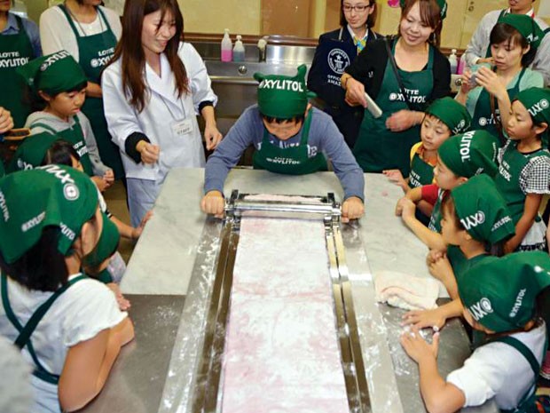 Miếng kẹo cao su lớn nhất thế giới do học sinh tiểu học làm
