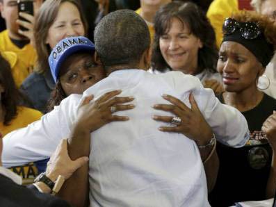 Những cái ôm đáng nhớ trước giờ bầu cử tổng thống Mỹ