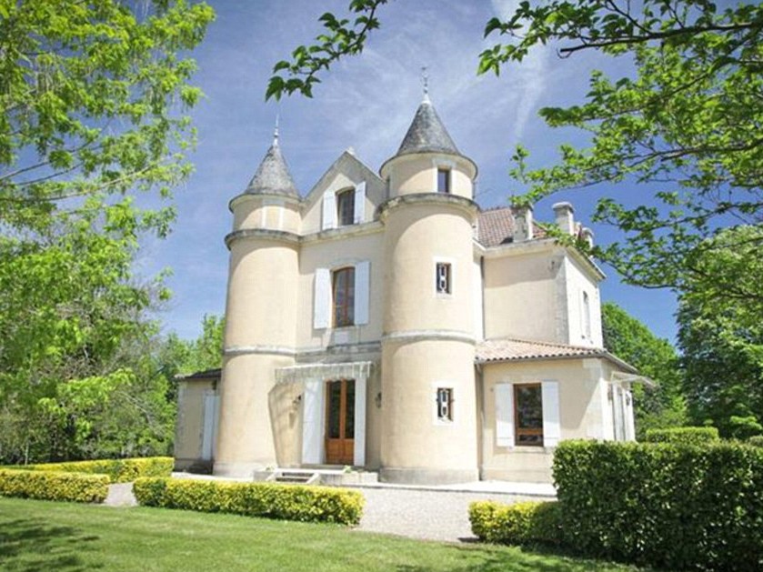 Ngắm lâu đài ở Pháp giá chỉ bằng căn hộ bình dân