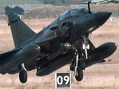 Máy bay chiến đấu NATO đâm nhau trên không