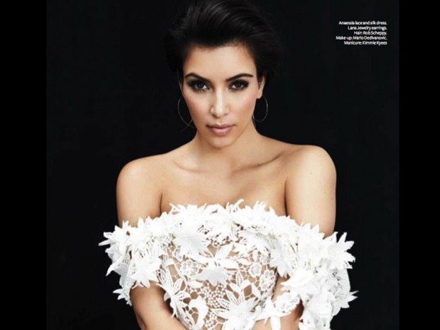Kim Kardashian quyến rũ với váy hở vai