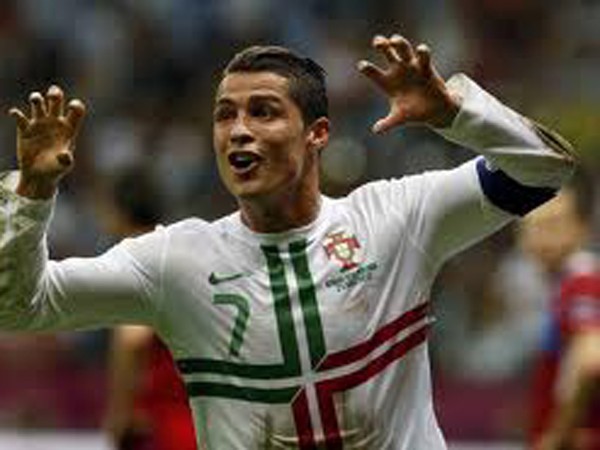Ronaldo lọt top cầu thủ trẻ 100 lần khoác áo ĐTQG