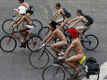Khỏa thân đi xe đạp ở Mexico City