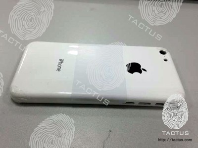 Lộ ảnh vỏ nhựa của iPhone 5 giá rẻ