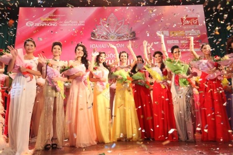 20 thí sinh Hoa hậu trong trang phục dạ hội