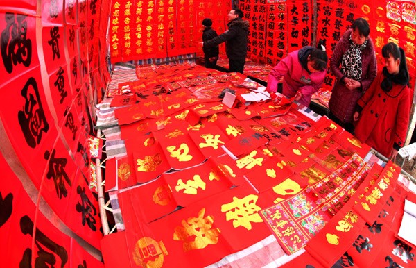 Đường phố Trung Quốc rực màu đỏ đón năm mới