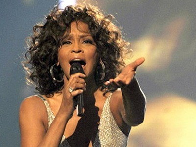 Whitney Houston qua đời ở tuổi 48
