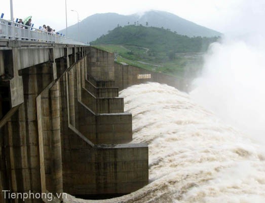 Phú Yên: Thủy điện đua nhau xả lũ, hạ lưu “lãnh đủ’’