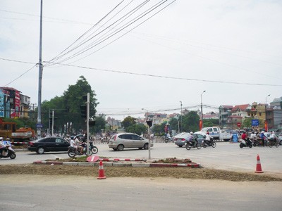 Sau hơn 5 tháng được “cởi trói” ngày 9-11, nút giao thông Nguyễn Chí Thanh-Láng-Trần Duy Hưng lại bị bịt trở lại