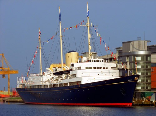 Tàu Royal Yacht Britannia giờ thành điểm đón khách tham quan Edinburg