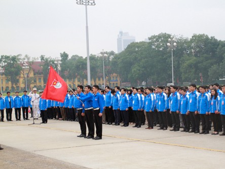 1.000 Đại biểu dự ĐH Đoàn toàn quốc báo công dâng Bác