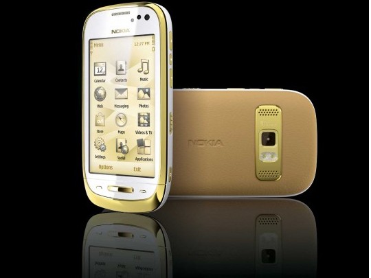 Nokia ra 'dế' dát vàng