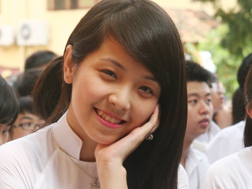 Nữ sinh Trần Phú rạng rỡ ngày tựu trường