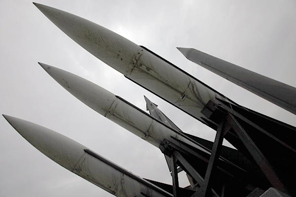 Hàn Quốc dọa bắn hạ tên lửa Triều Tiên