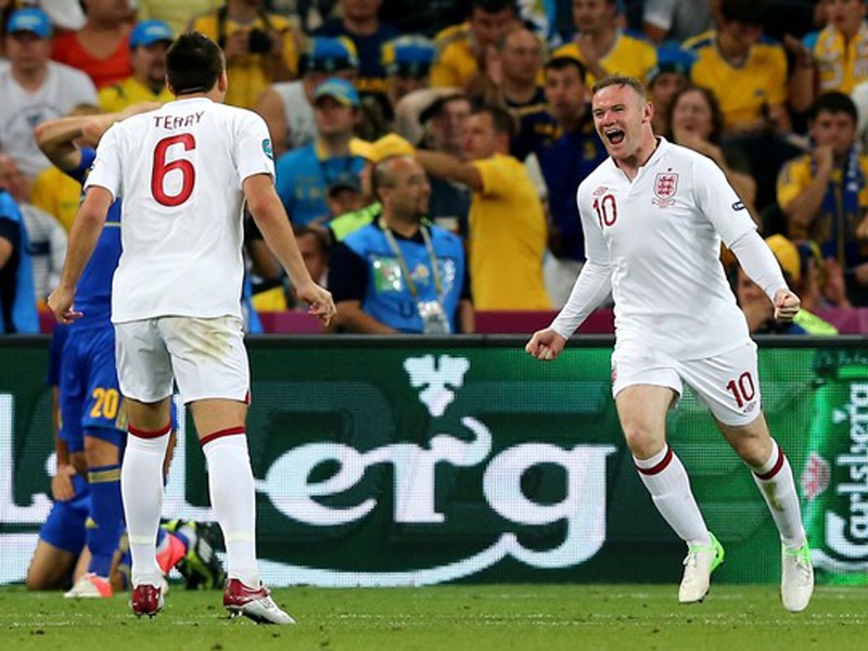Rooney lập công, Ukraine bị loại