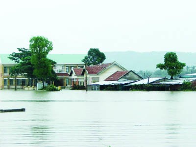 Phú Yên - Nhiều địa bàn huyện Đồng Xuân chìm ngập trong nước