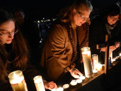 Nước Mỹ nguyện cầu cho các nạn nhân Sandy Hook