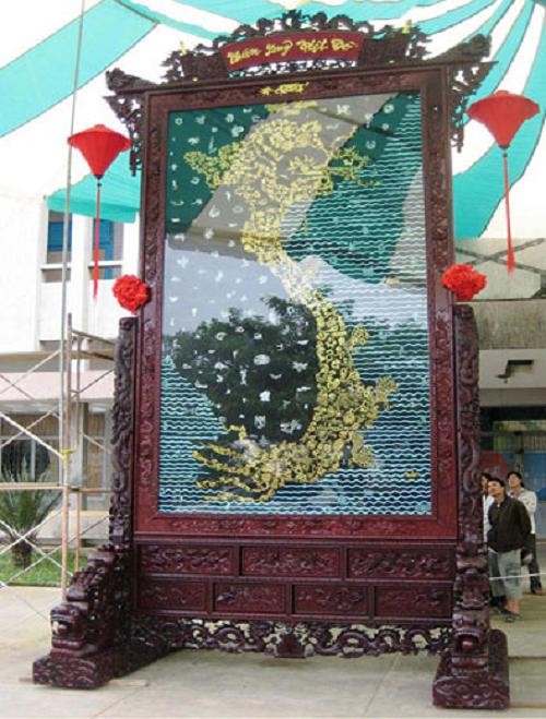 Bức tranh thêu 1000 con rồng xếp hình nước Việt