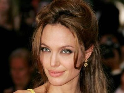 Angelina Jolie: Chưa cưới đã đeo nhẫn