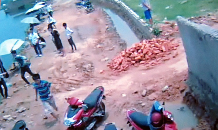 Hình ảnh chém người cắt từ video clip