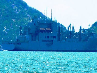 Tàu Hải quân Mỹ vào Cam Ranh sửa chữa