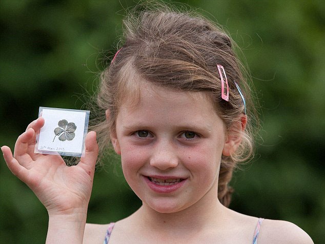 Cô bé 7 tuổi tìm được 'bùa' siêu may mắn