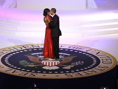 Vợ chồng Obama khiêu vũ sau lễ nhậm chức