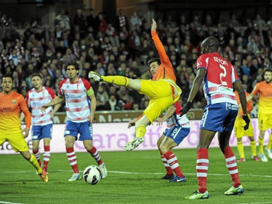 Messi rực sáng giúp Barcelona đánh bại Granada