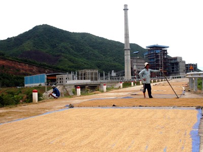 Nhà máy nhiệt điện Nông Sơn im lìm vì nhà thầu Trung Quốc dừng thi công Ảnh: Nam Cường
