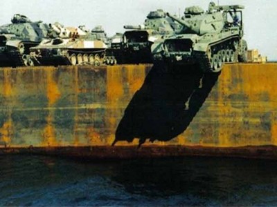 Thái Lan vứt hàng loạt xe tăng xuống biển