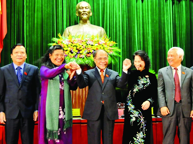 Tân Chủ tịch Quốc hội Nguyễn Sinh Hùng (giữa) cùng các Phó Chủ tịch Quốc Hội