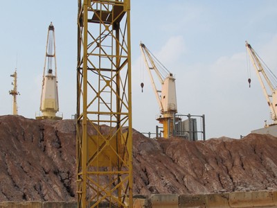 Hàng ngàn tấn quặng bị vứt bỏ ở cảng Hải Phòng