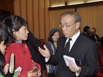 Đại sứ Nhật Bản tại Việt Nam Yasuaki Tanizaki với các nhà báo tại buổi lễ Ảnh: Đ.P