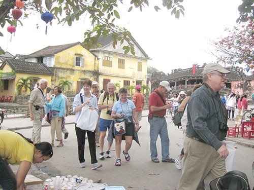Lừa gạt, chặt chém, du lịch Việt Nam lao dốc