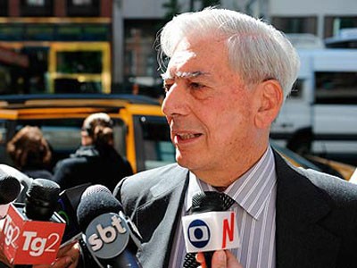 Nhà văn Mario Vargas Llosa hoàn toàn bất ngờ khi được biết đoạt giải Nobel văn chương năm nay