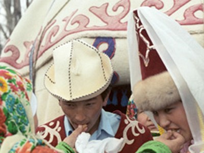 Dân Kirgizia chi 2 tỷ USD/năm cho việc hiếu hỉ