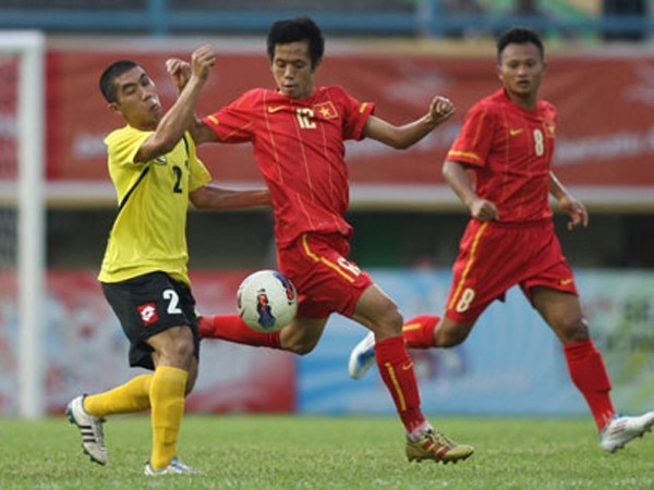 Văn Quyết lập hattrick trong chiến thắng 8-0 của U23 Việt Nam