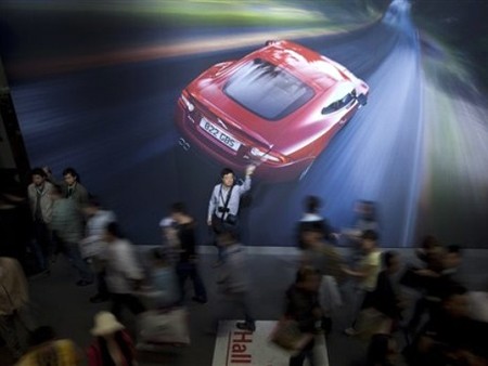 Jaguar sắp trình làng F-Type tại Paris