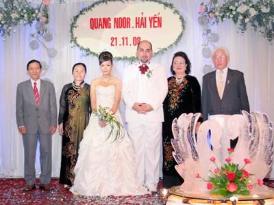 Anh Tahir và cô dâu Việt trong ngày cưới