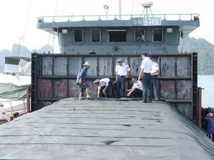 Cảnh sát biển bắt giữ 1.400 tấn than lậu