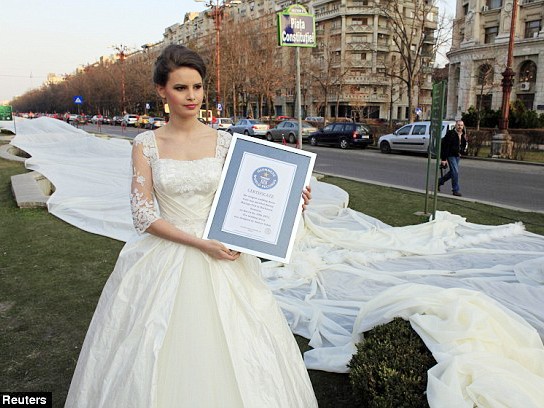 Váy cưới dài nhất thế giới: gần 3km
