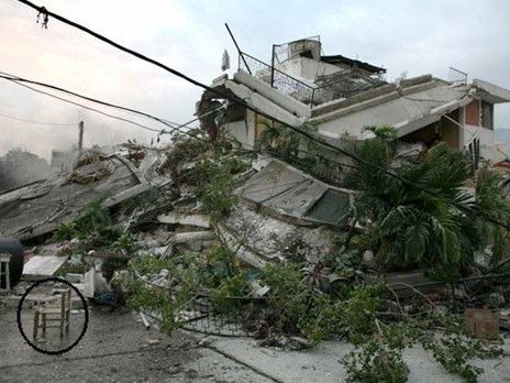 Bức ảnh Chiếc ghế đứng yên sau động đất ở Haiiti Ảnh: BBC