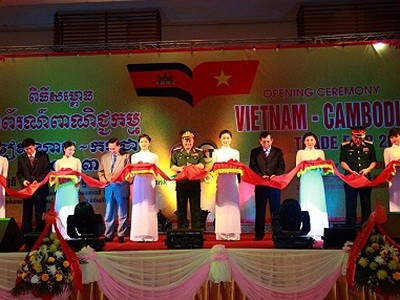 Khai mạc Hội chợ Thương mại Việt Nam - Campuchia 2013