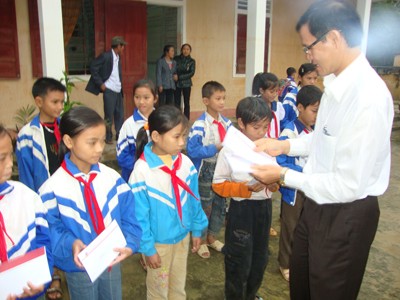 Bảo Minh và Tiền Phong cứu trợ tại Quảng Bình