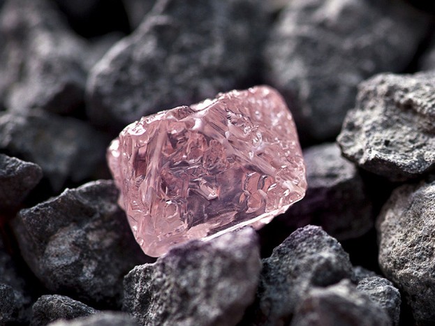 Viên kim cương hồng lớn nhất Australia