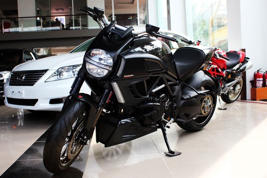 Ducati Diavel Carbon đầu tiên tại Hà Nội