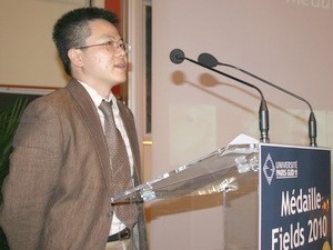 Giáo sư Ngô Bảo Châu phát biểu tại buổi lễ. Ảnh: Lê Hà-Trung Dũng (Vietnam+)
