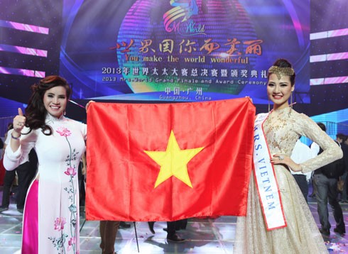 Trần Thị Quỳnh vào top 6 Mrs. World